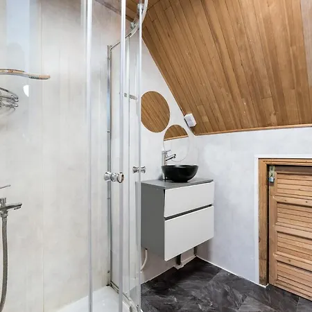 Apartament 2-bed, 1,5-bath Old Town Flat With Sauna And Bar