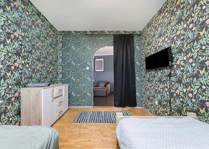 Апартаменты 2-bed, 1,5-bath Old Town Flat With Sauna And Bar *