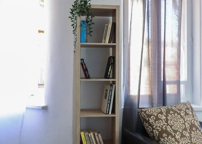 2-bed, 1,5-bath Old Town Flat With Sauna And Bar Διαμέρισμα *