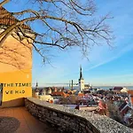 2-bed, 1,5-bath Old Town Flat With Sauna And Bar Lejlighed