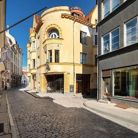 2-bed, 1,5-bath Old Town Flat With Sauna And Bar Lejlighed